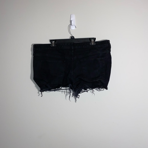 distressed black shorts - Picture 2 of 4